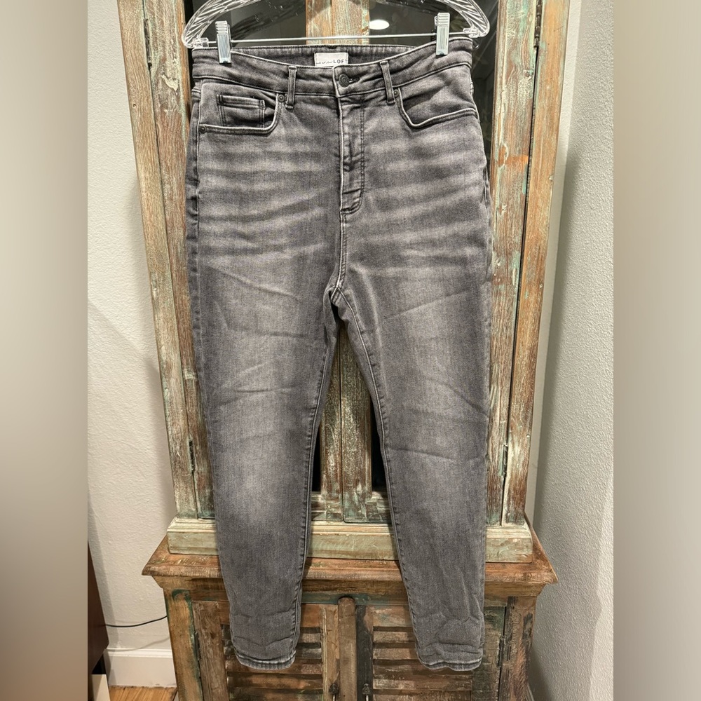 Loft, curvy, high-rise, sculpt jagging in light gray wash